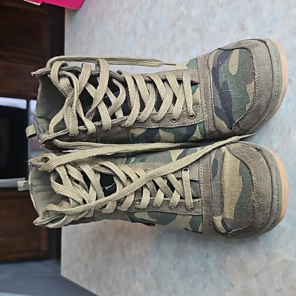 Camo wedge sneakers